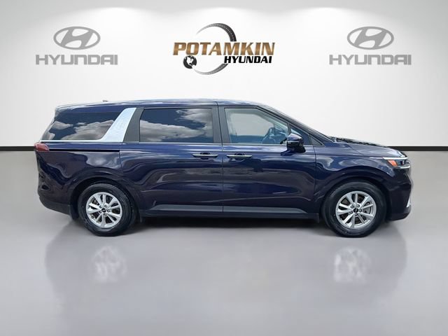 Used 2024 Kia Carnival LX FWD image 4