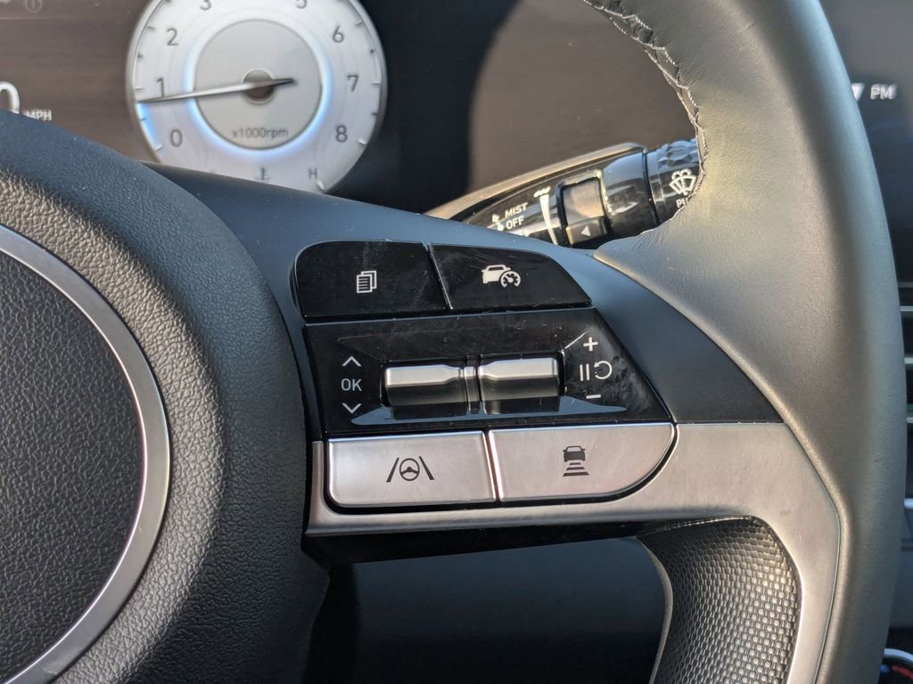 Used 2025 Hyundai Elantra Limited image 28