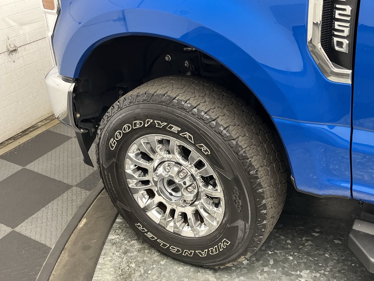 Certified 2021 Ford F250 XLT w/ XLT Premium Package AWD/4WD image 35