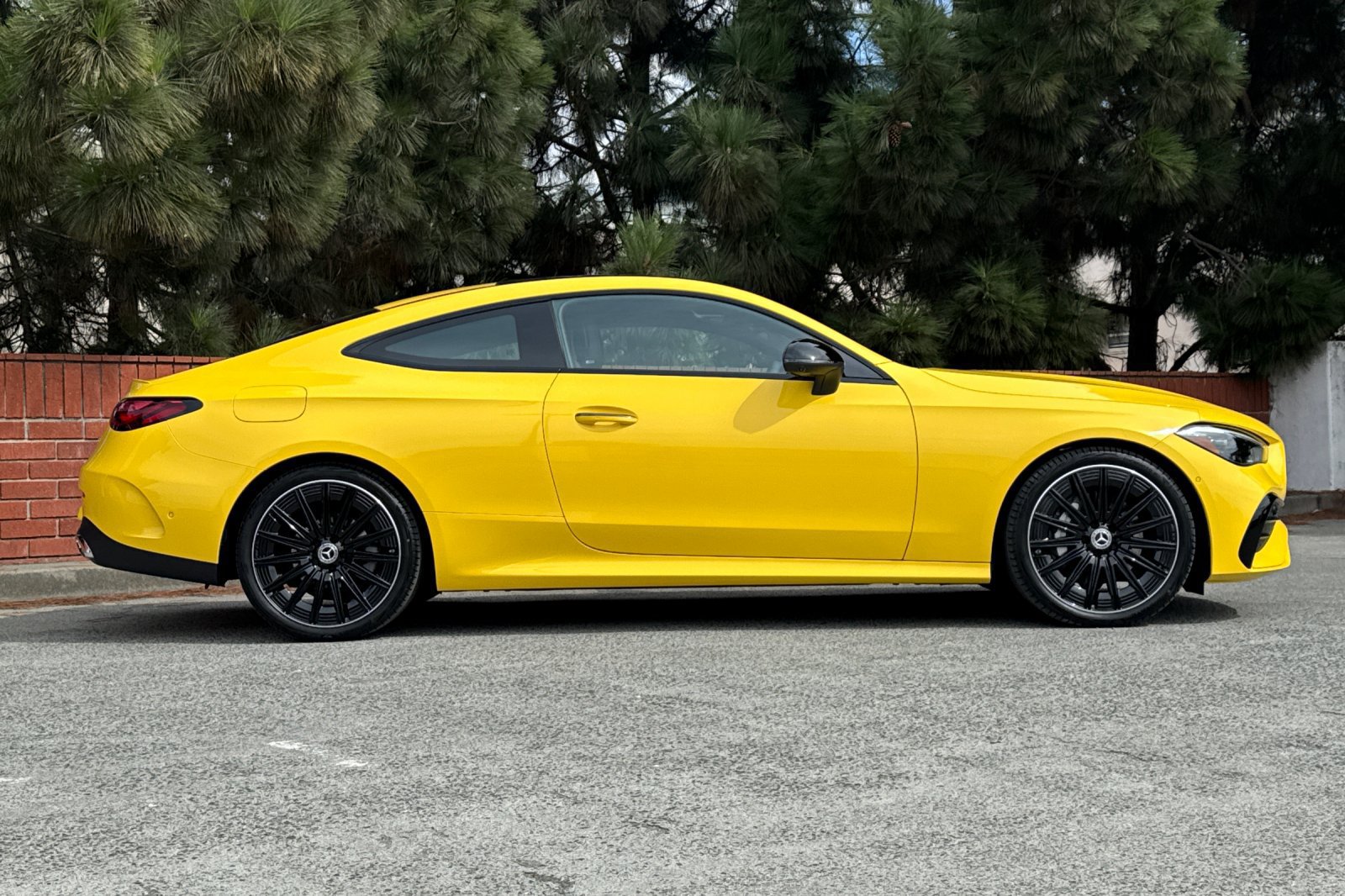 New 2027 Mercedes-Benz CLE 300 4MATIC Coupe image 3