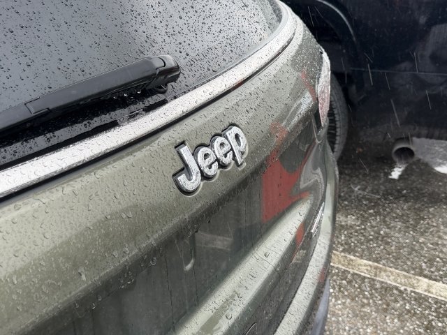 Used 2018 Jeep Compass Latitude w/ Safe & Security Group FWD image 8