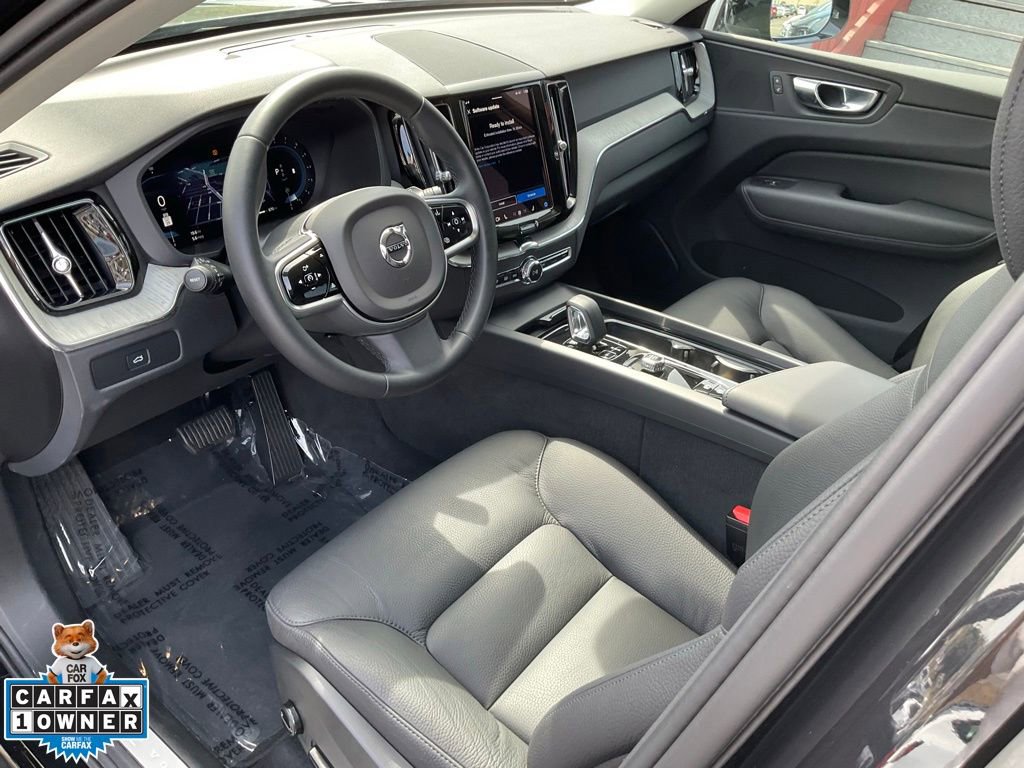 Used 2025 Volvo XC60 B5 Plus image 6