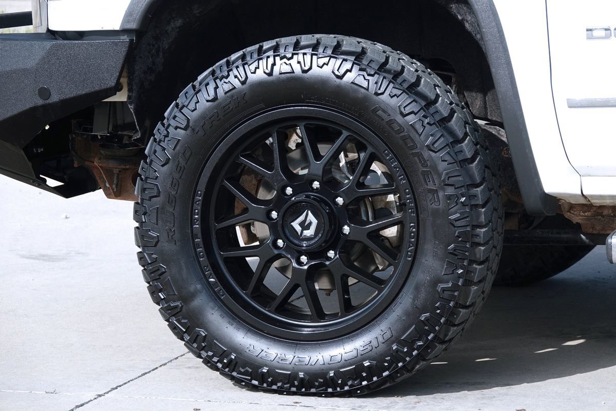 Used 2015 GMC Sierra 2500 Denali w/ Duramax Plus Package AWD/4WD image 47