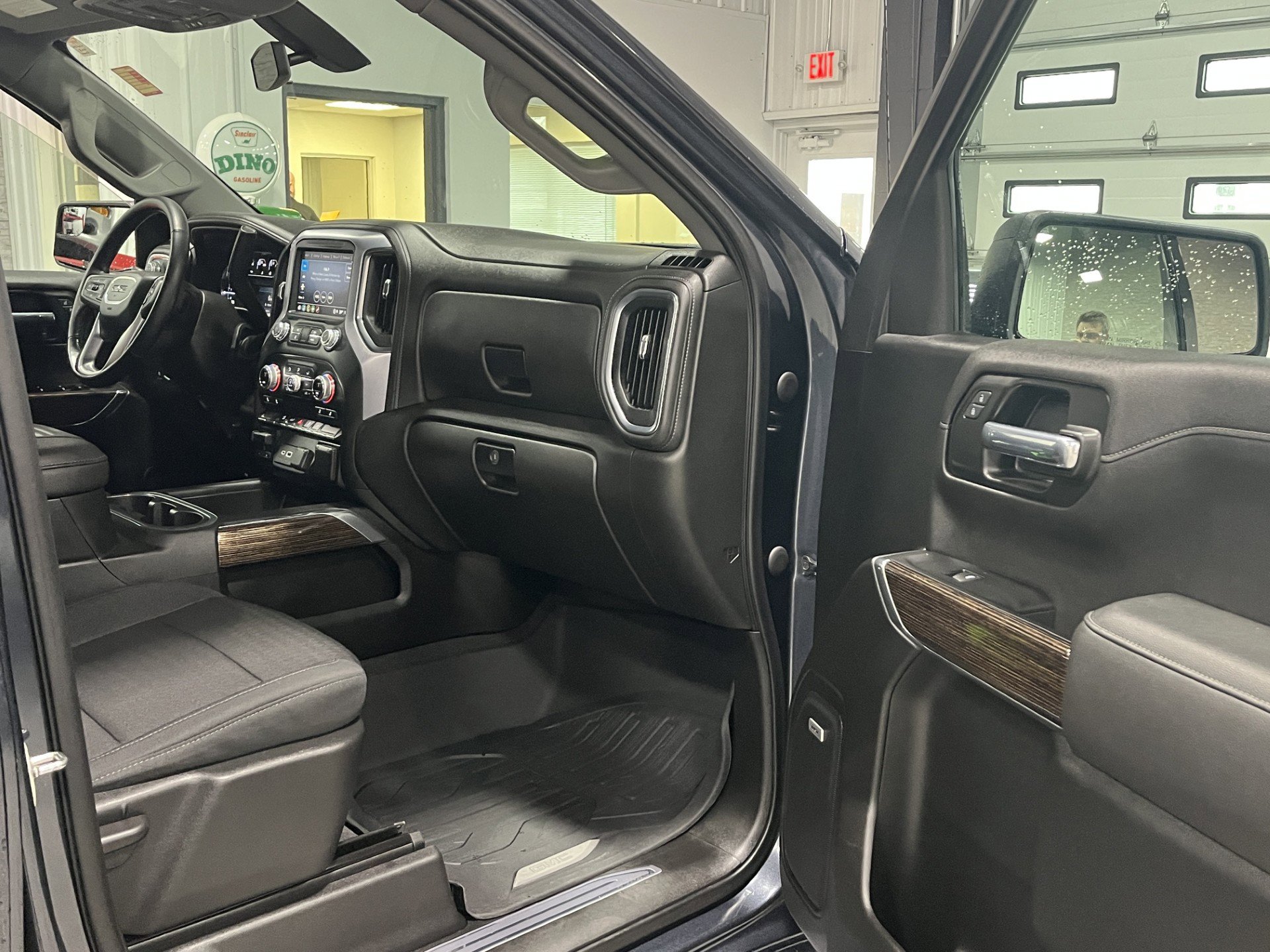 Certified 2022 GMC Sierra 1500 Elevation w/ Preferred Package image 10