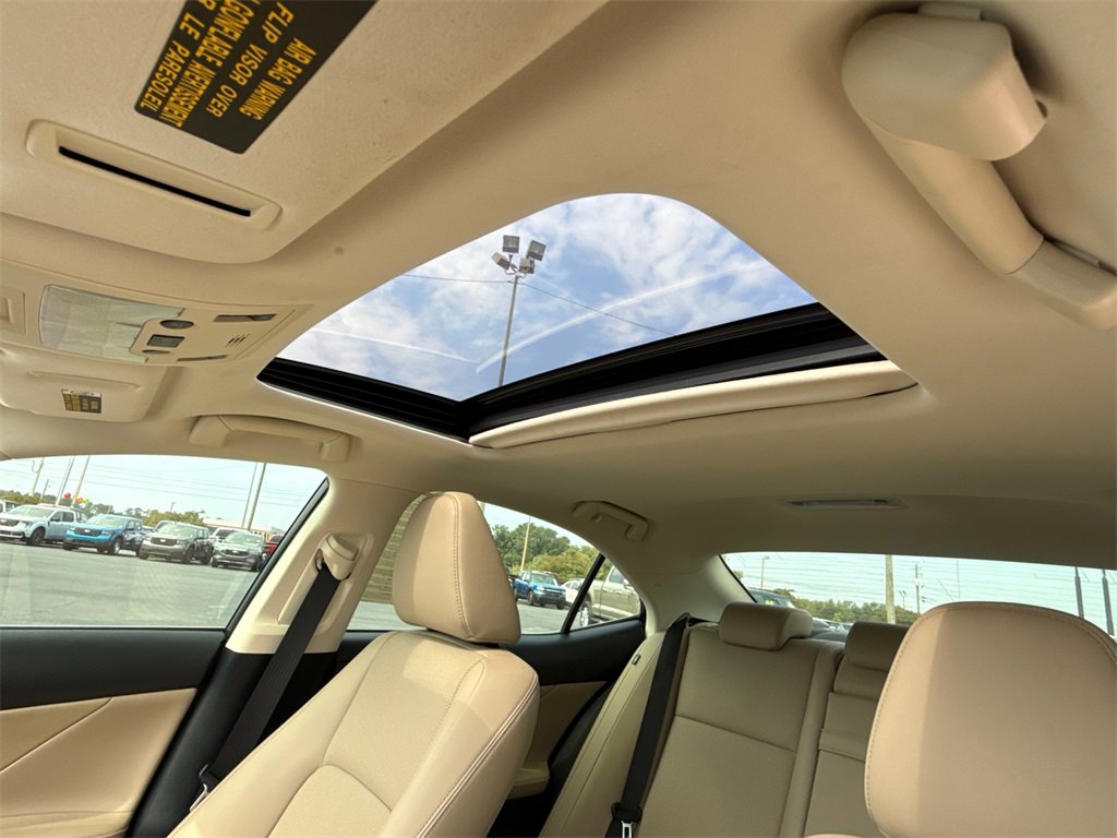 Used 2017 Lexus IS 200t image 30