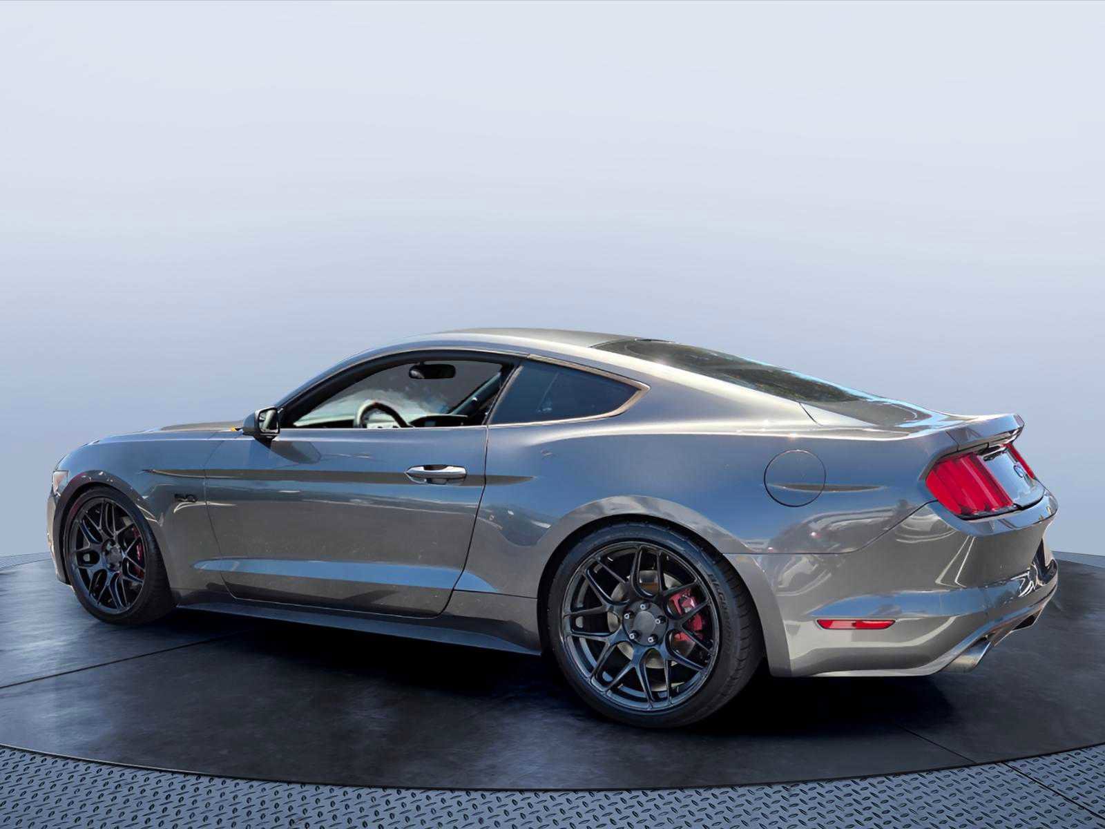 Used 2016 Ford Mustang GT RWD image 4