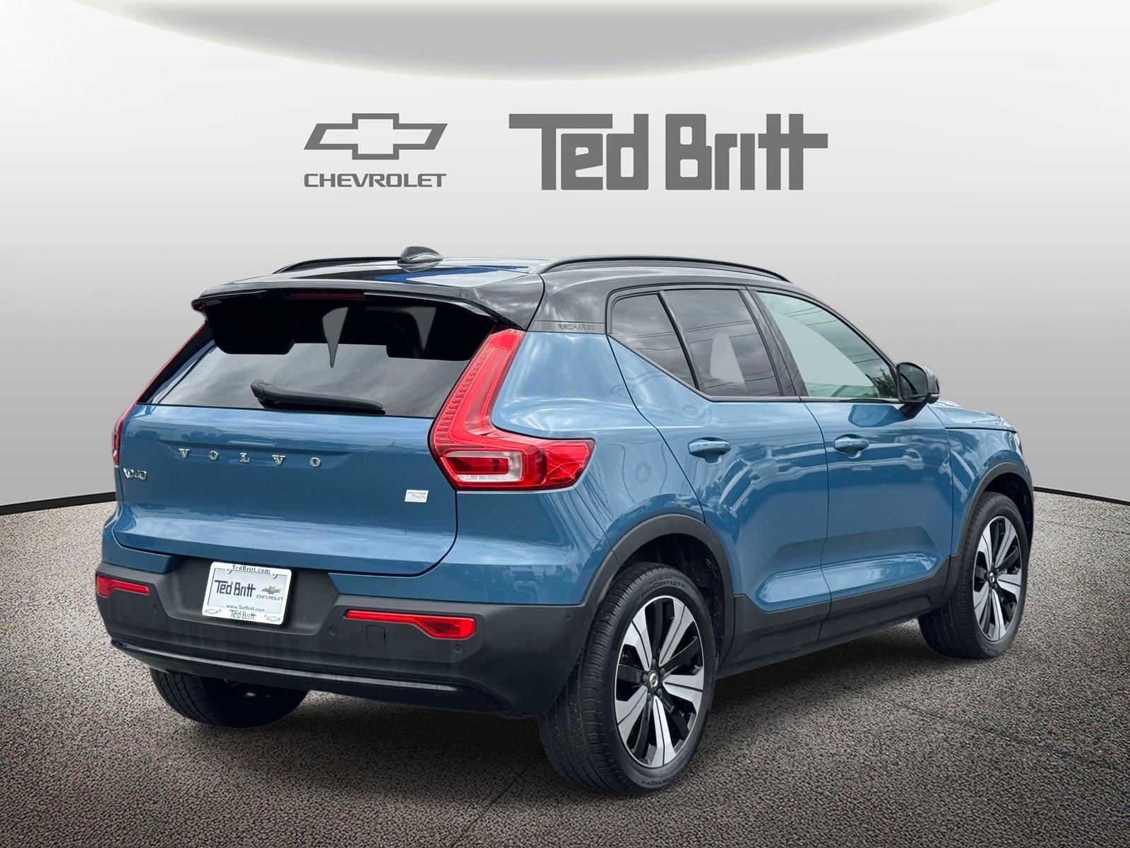 Used 2023 Volvo XC40 Recharge Plus w/ Protection Package Premier AWD/4WD image 4