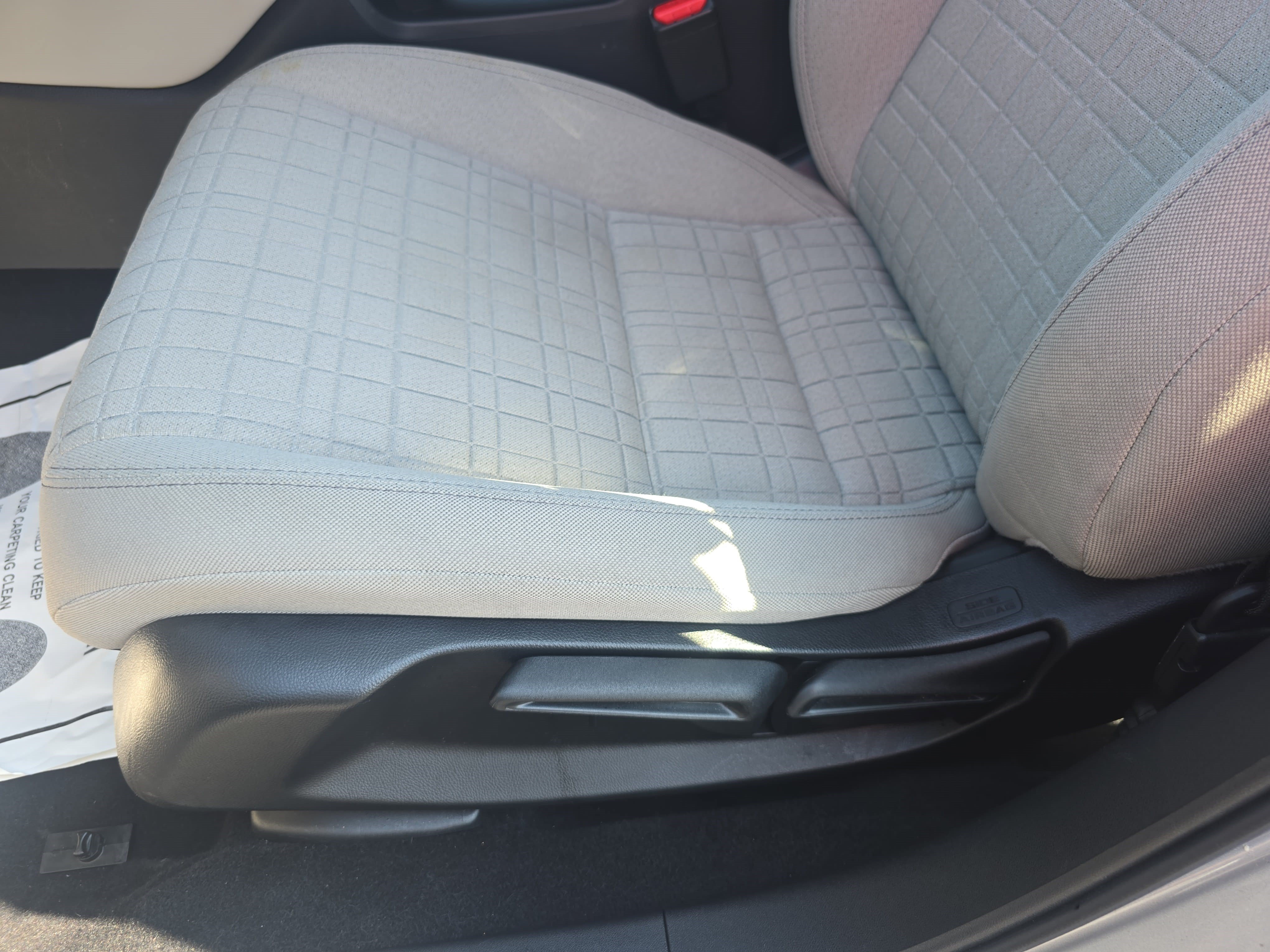 Used 2024 Honda HR-V LX image 27