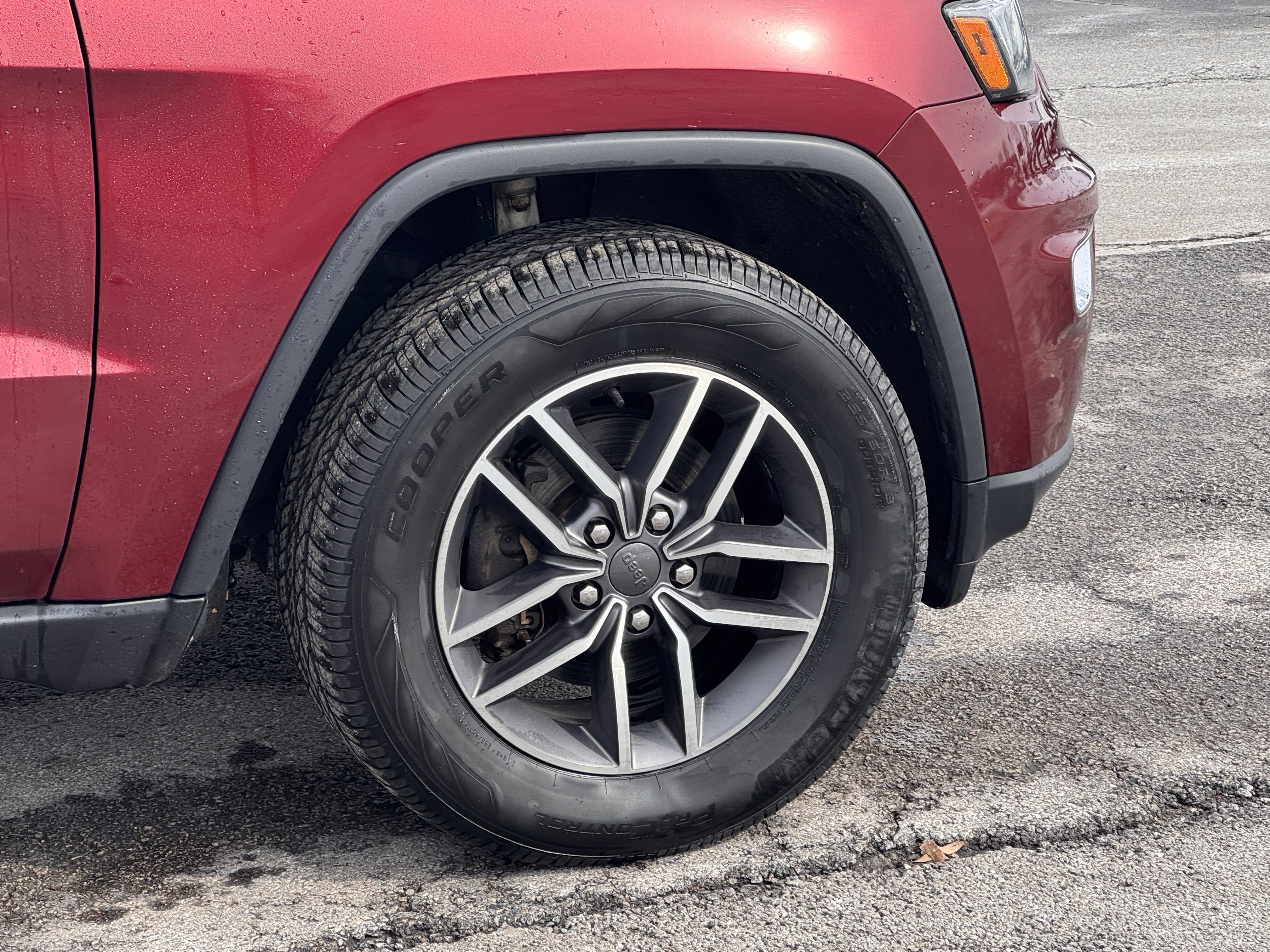 Used 2020 Jeep Grand Cherokee Laredo w/ 18" Wheel & 8.4" Radio Group image 6