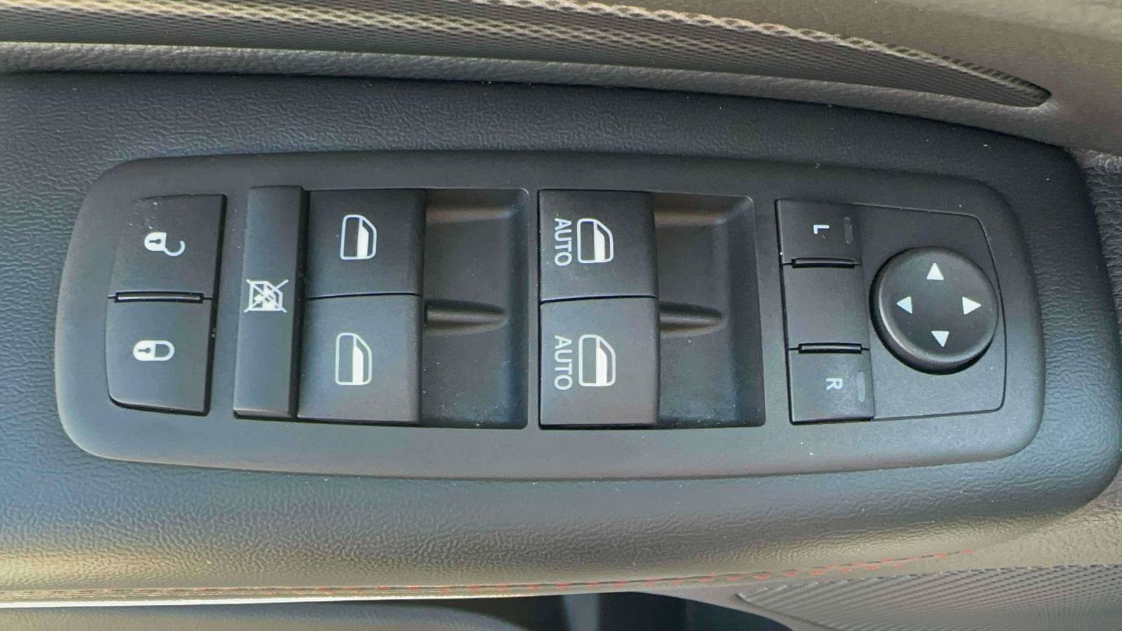 Used 2025 Dodge Durango GT AWD/4WD image 13