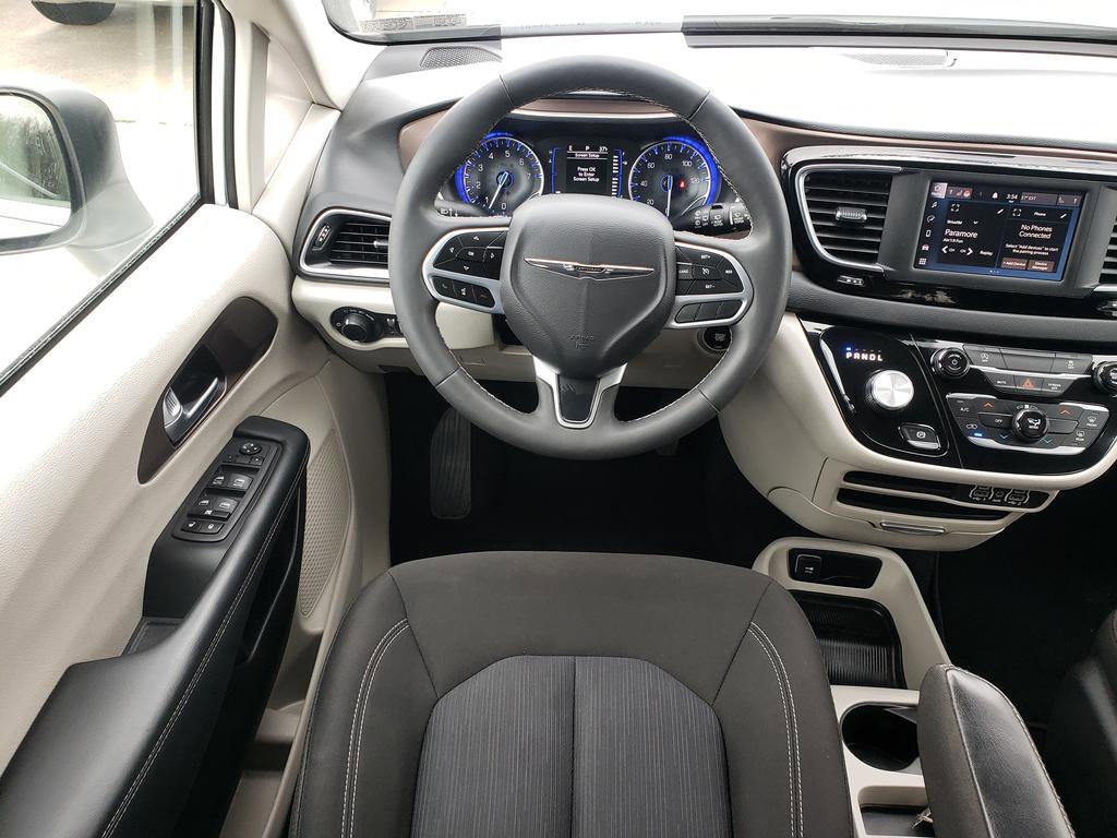 Used 2023 Chrysler Voyager LX image 15