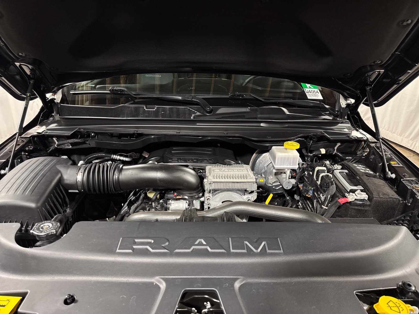 Used 2024 RAM 1500 Laramie AWD/4WD image 23