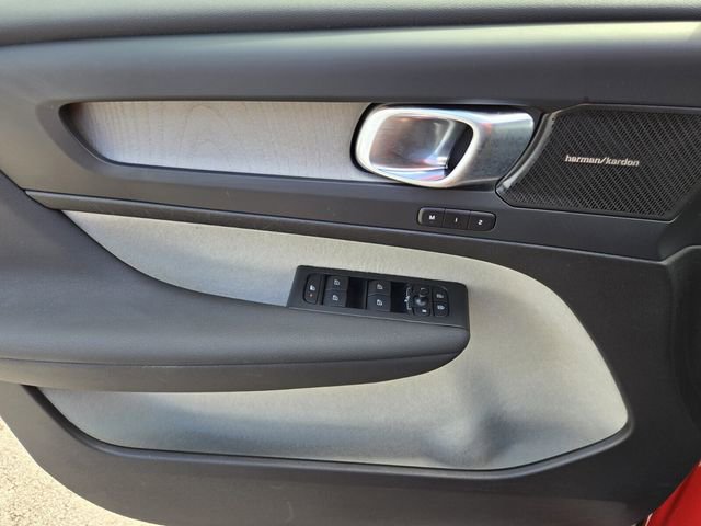 Certified 2024 Volvo XC40 B5 Plus AWD/4WD image 29