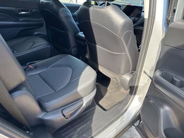 Used 2024 Toyota Grand Highlander XLE image 28