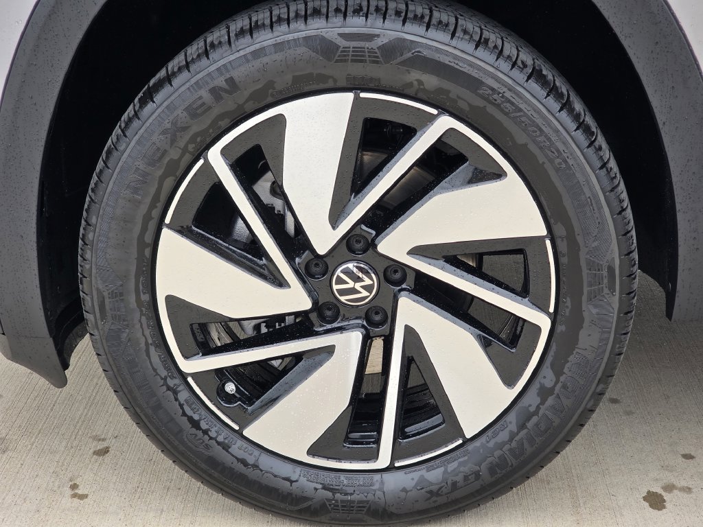 New 2026 Volkswagen Atlas SE FWD image 9