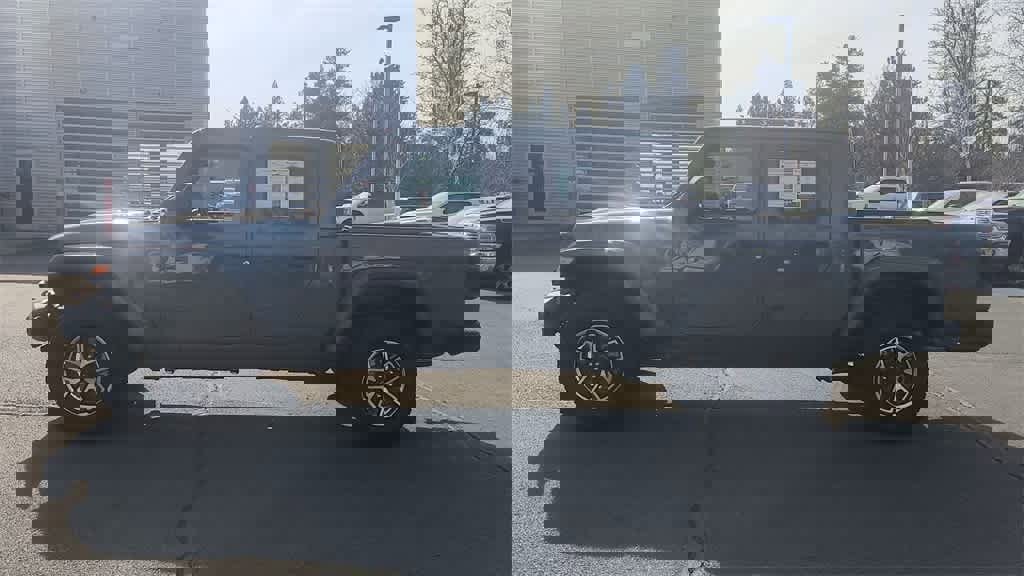 Used 2025 Jeep Gladiator Rubicon w/ Convenience Group image 5