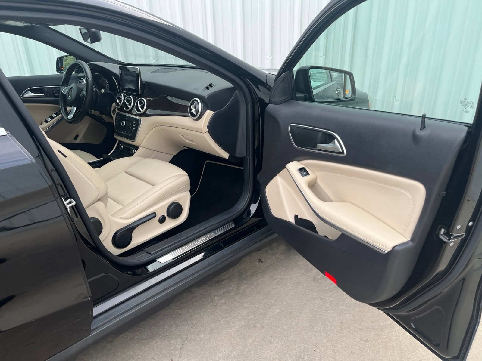 Used 2016 Mercedes-Benz GLA 250 image 16