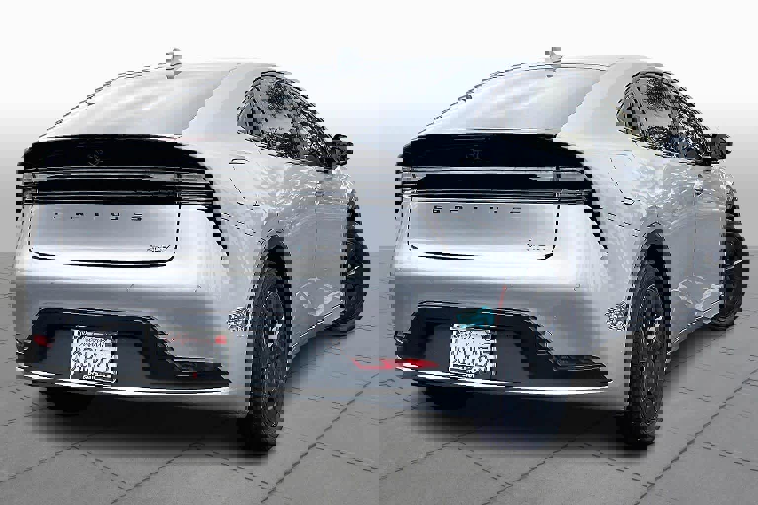 Used 2025 Toyota Prius Plug-In Hybrid image 12