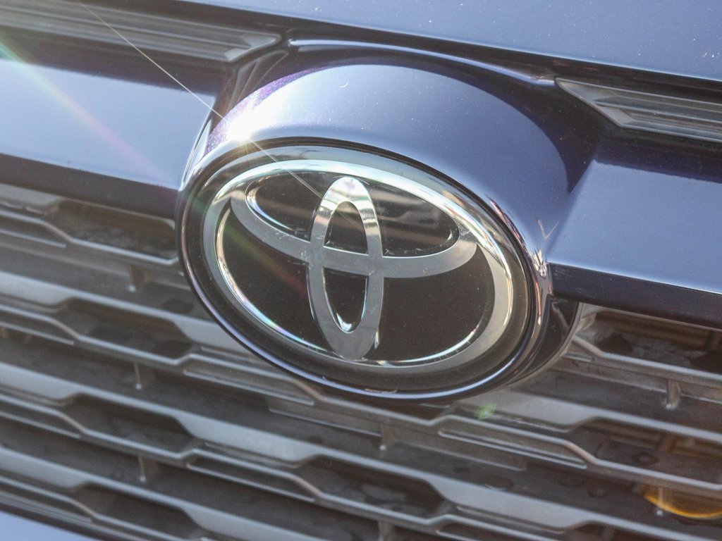 Used 2021 Toyota RAV4 XLE image 5
