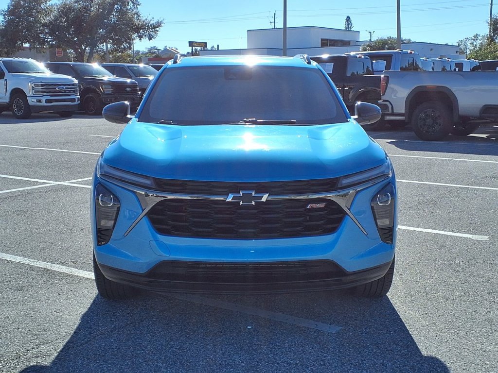 Used 2025 Chevrolet Trax RS w/ Sunroof Package FWD image 2