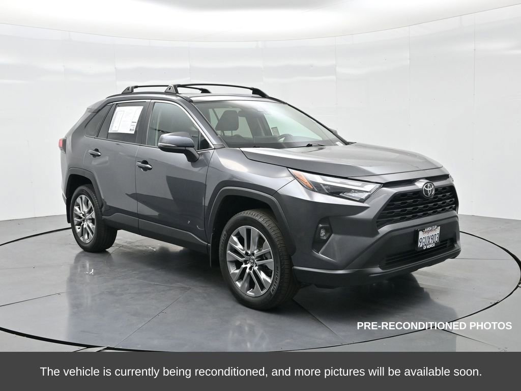 Used 2023 Toyota RAV4 XLE Premium image 4