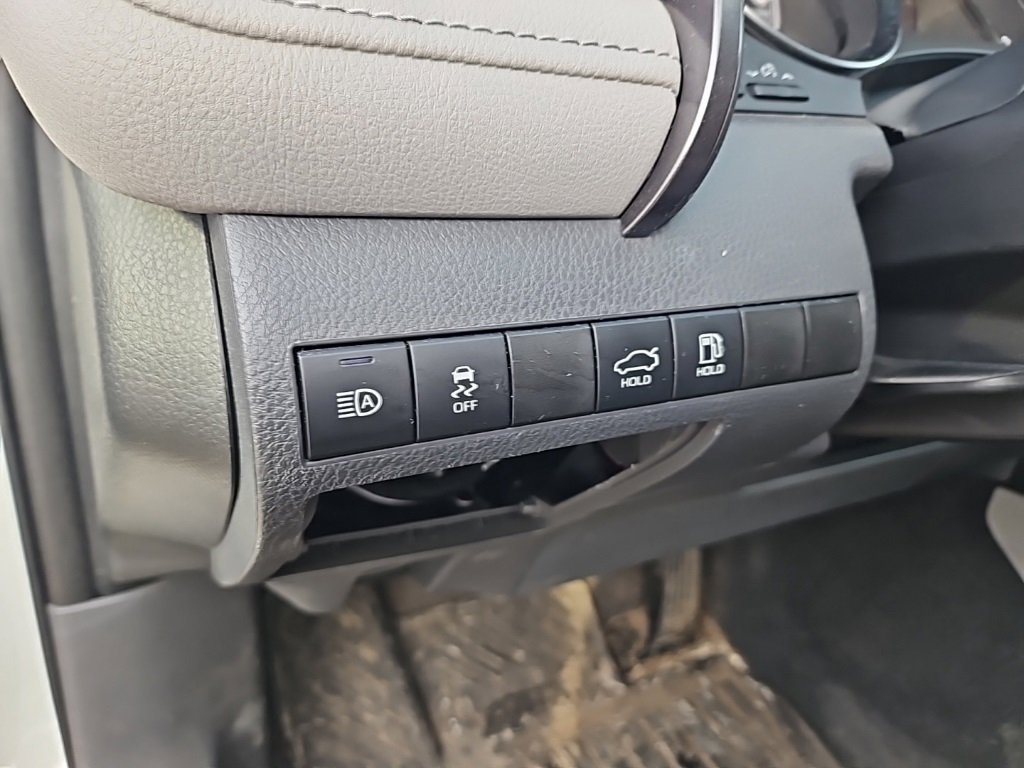 Used 2020 Toyota Camry LE image 24