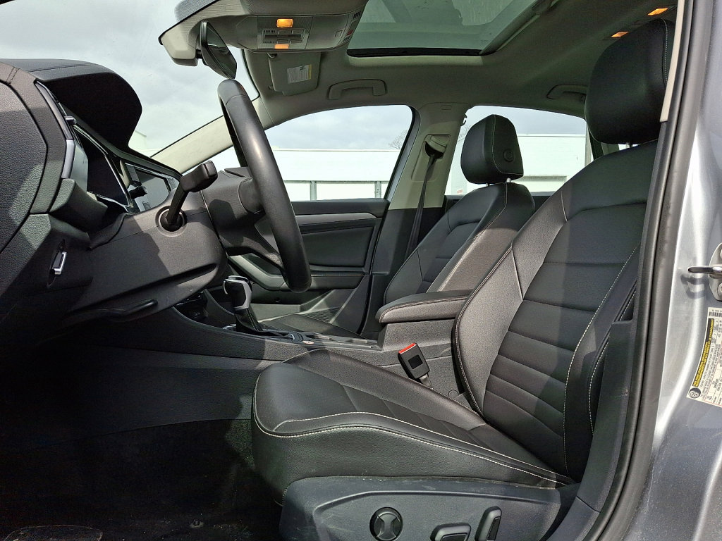 Used 2024 Volkswagen Jetta SE image 18