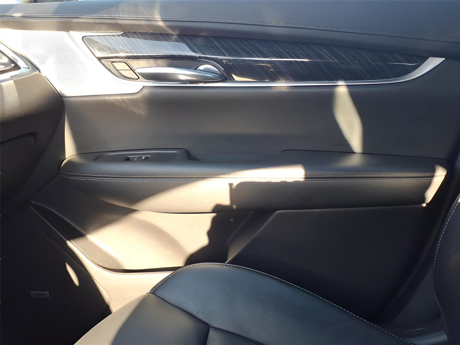 Used 2023 Cadillac XT6 Premium Luxury image 26