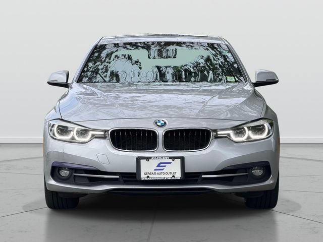 Used 2018 BMW 330i xDrive Sedan AWD/4WD image 2