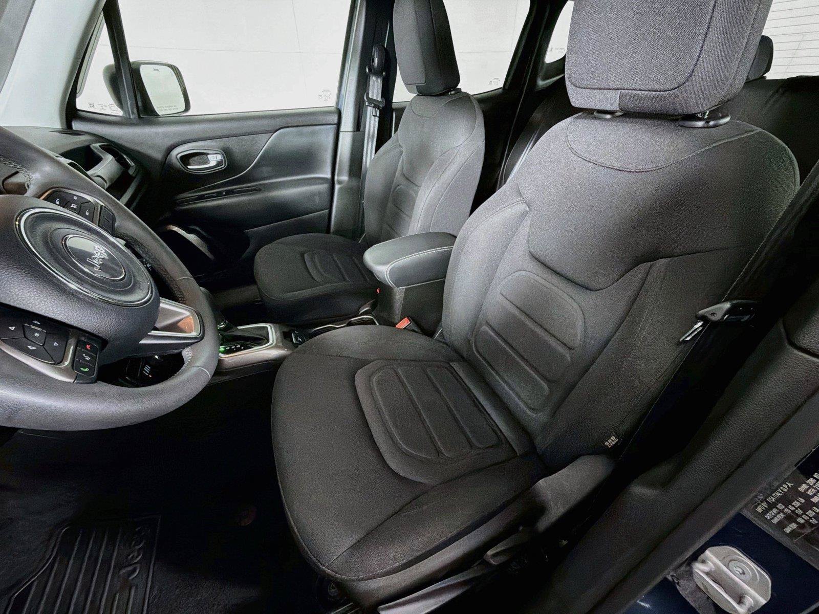Used 2022 Jeep Renegade Latitude AWD/4WD image 2