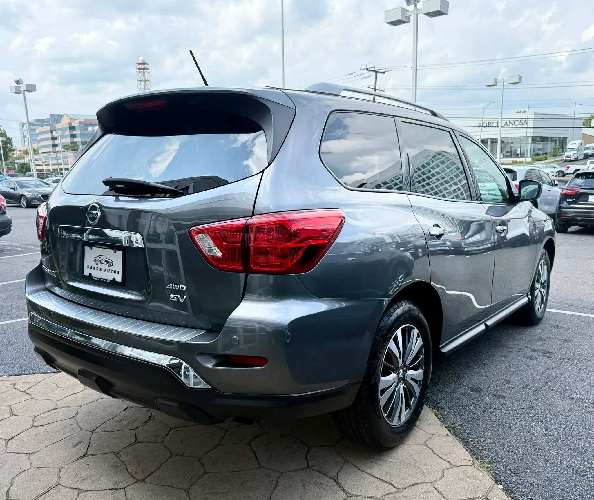 Used 2018 Nissan Pathfinder SV AWD/4WD image 7
