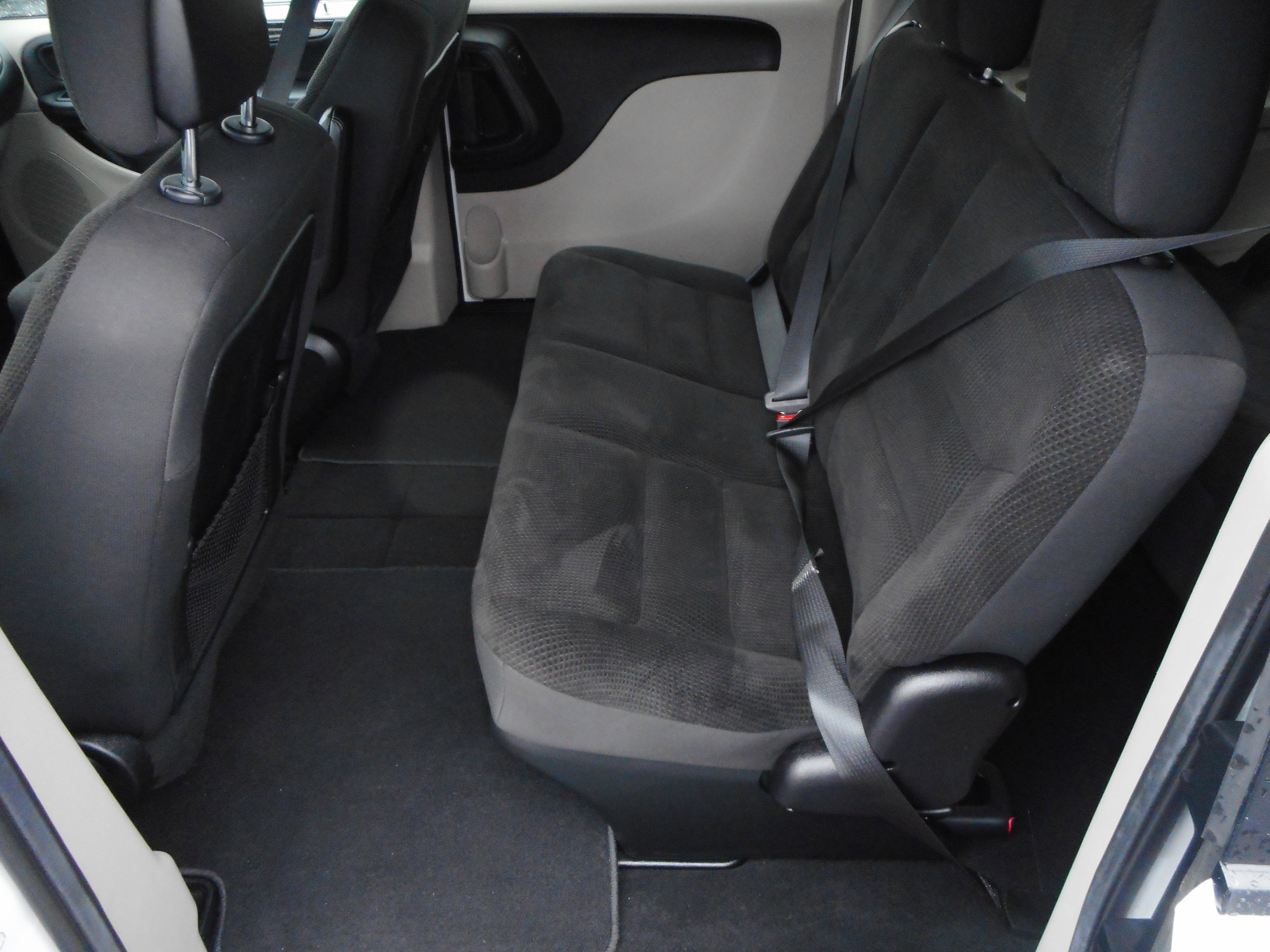 Used 2017 Dodge Grand Caravan SE w/ Power Window Group FWD image 18