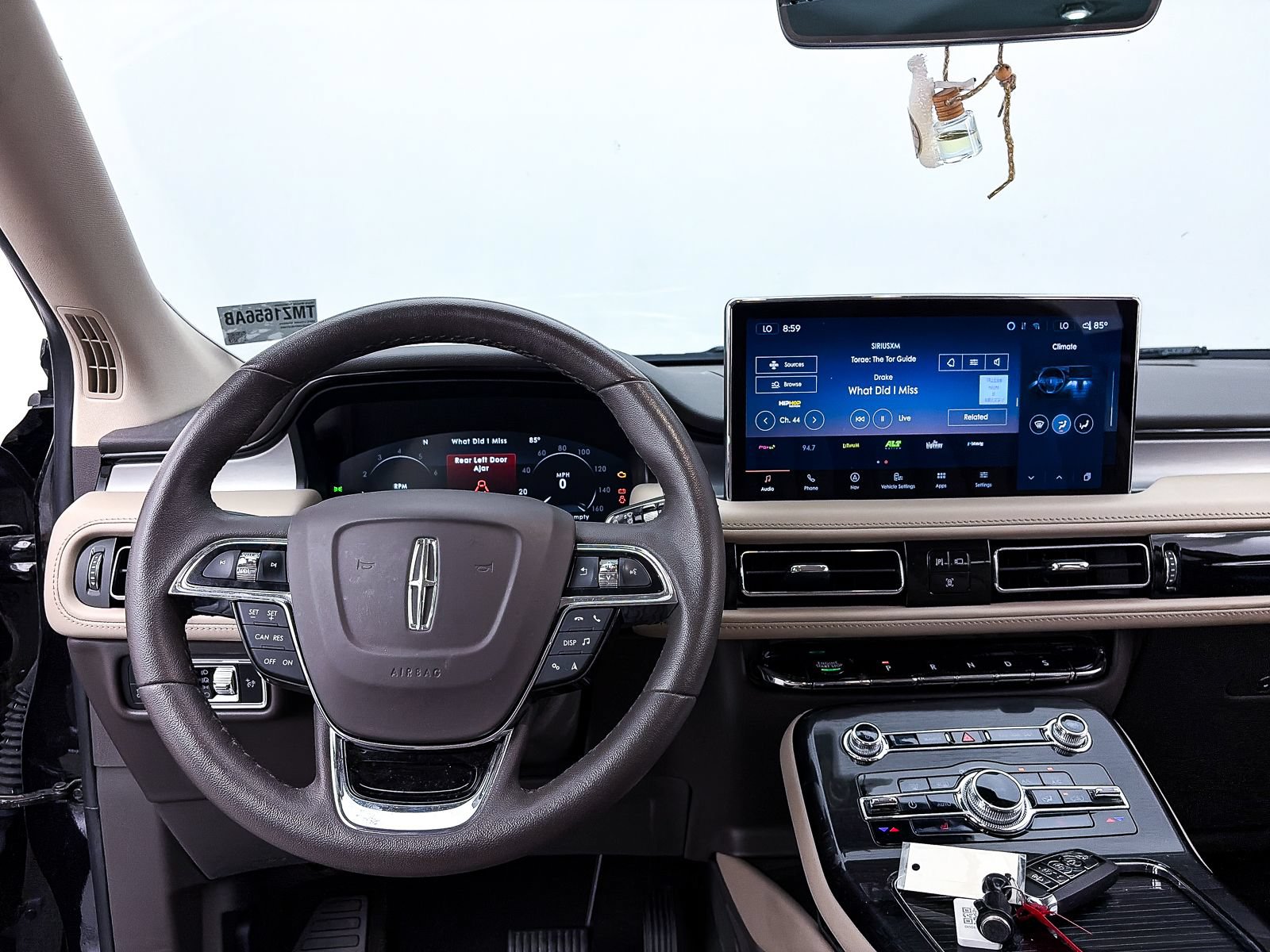 Used 2023 Lincoln Nautilus FWD w/ Premium Package image 5