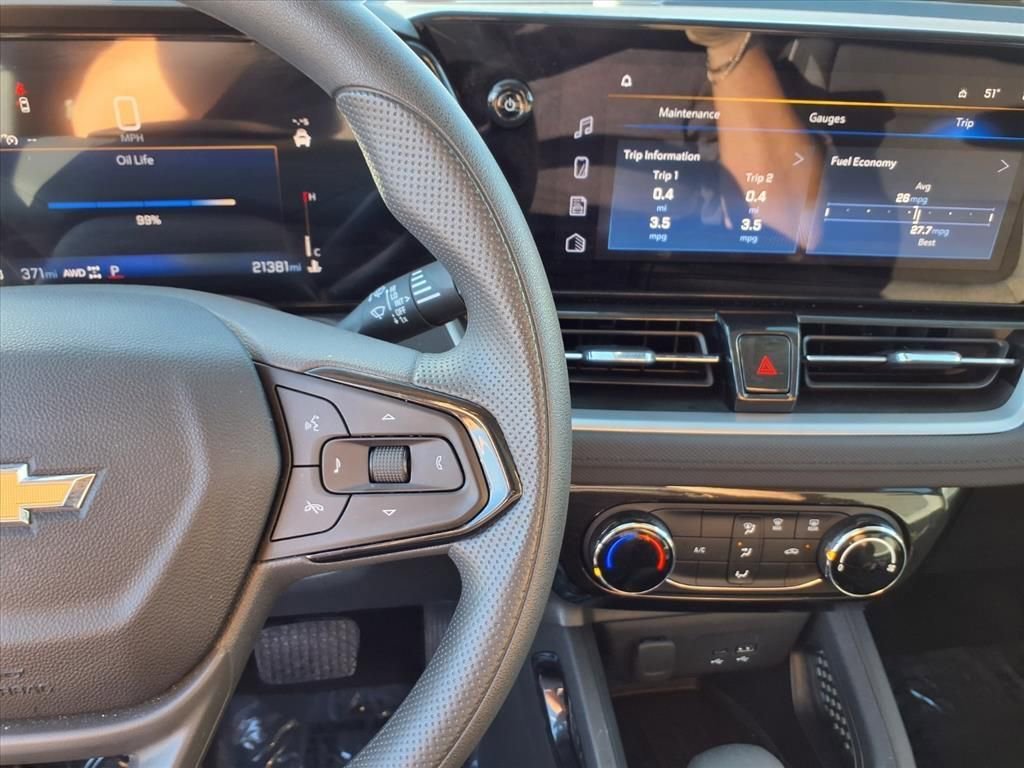 Used 2025 Chevrolet TrailBlazer LT w/ Driver Confidence Package image 11