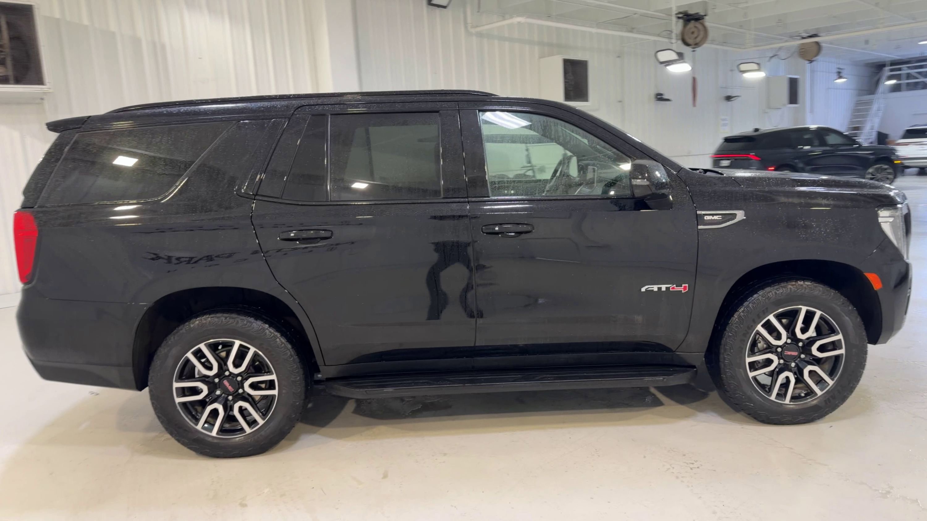 Used 2024 GMC Yukon AT4 AWD/4WD image 2