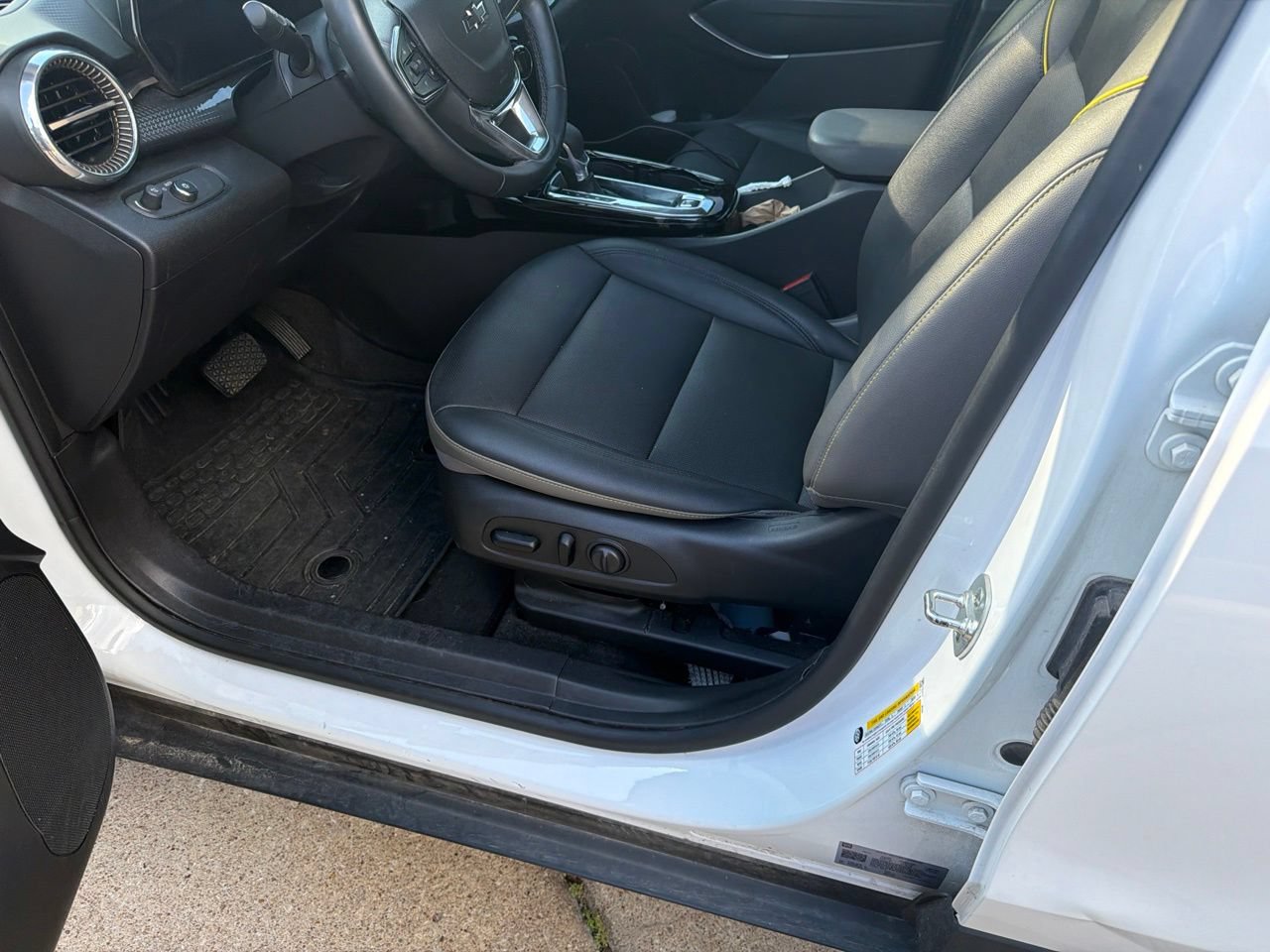 Used 2025 Chevrolet Trax ACTIV FWD image 5