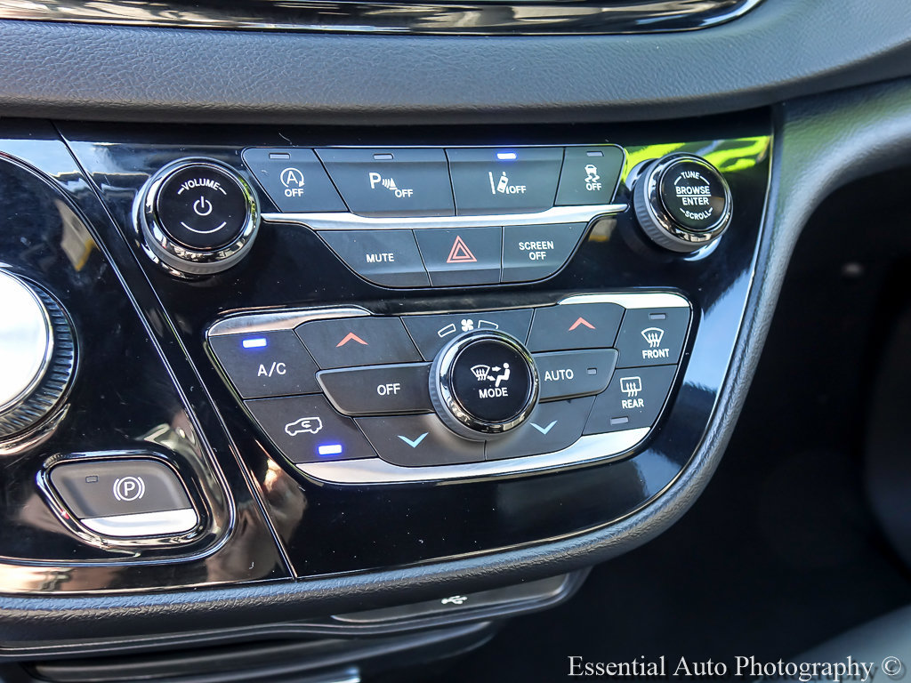 Used 2027 Chrysler Pacifica Select FWD image 21
