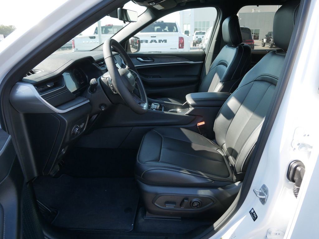 New 2025 Jeep Grand Cherokee Limited w/ Luxury Tech Group II AWD/4WD image 6