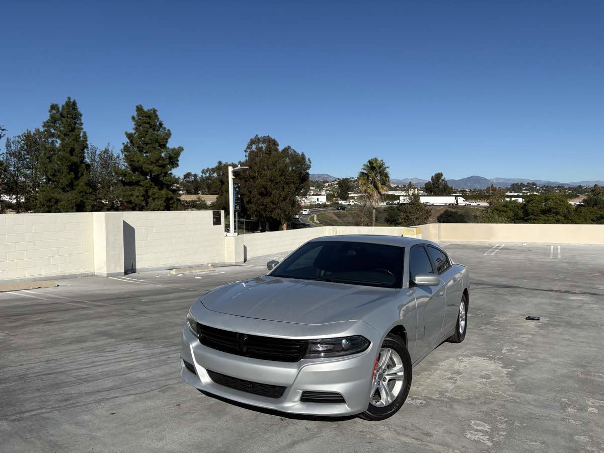 Used 2019 Dodge Charger SXT image 3