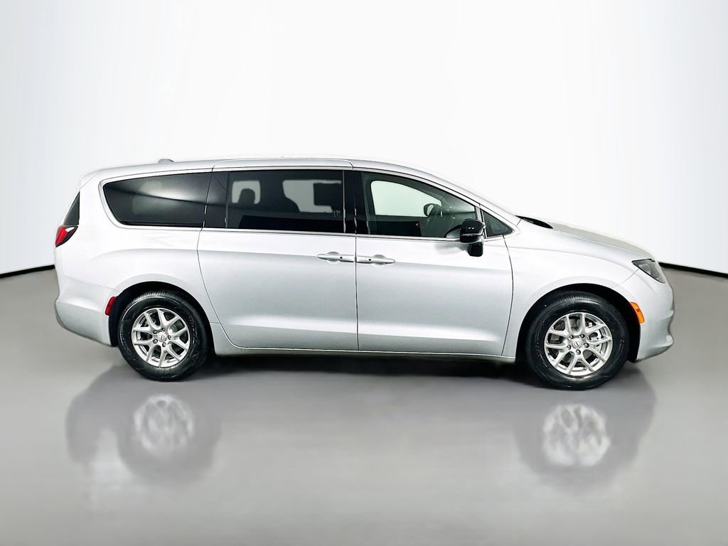 New 2026 Chrysler Voyager LX image 8