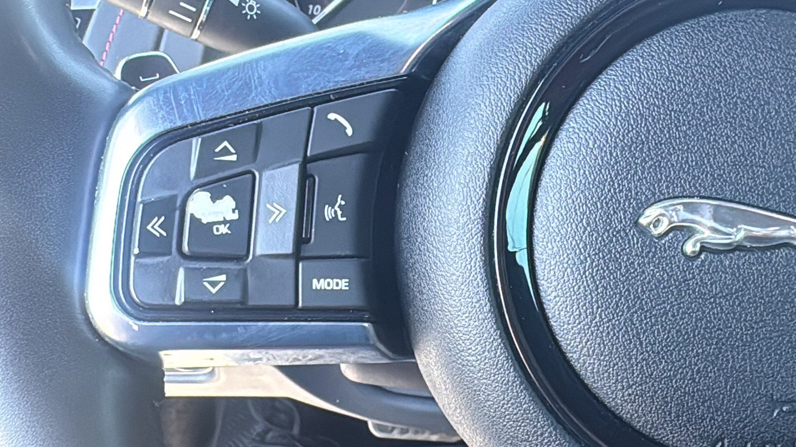 Used 2020 Jaguar F-TYPE R image 21