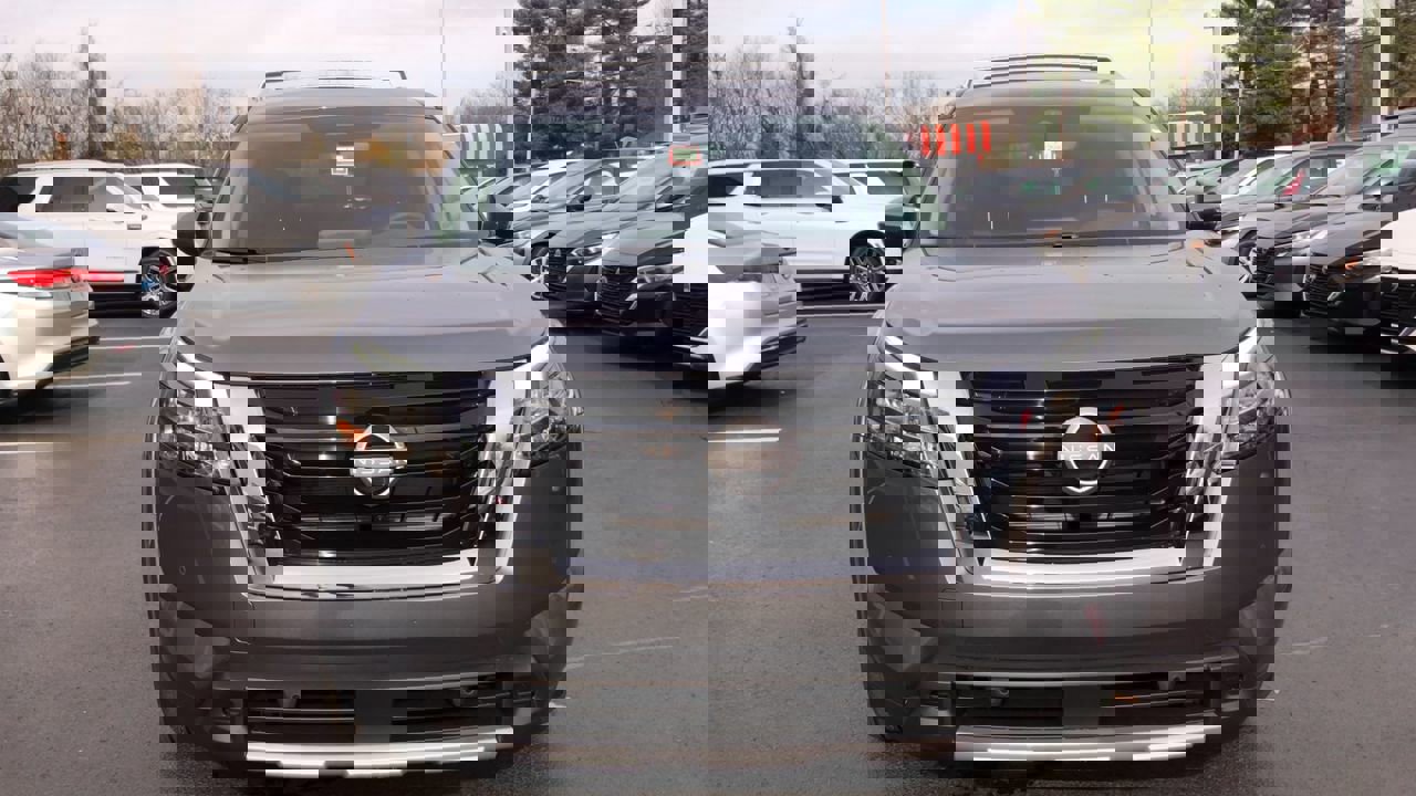 New 2025 Nissan Pathfinder SL image 3