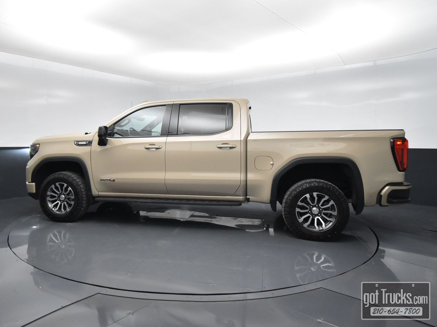 Used 2023 GMC Sierra 1500 AT4 w/ AT4 Premium Package AWD/4WD image 3