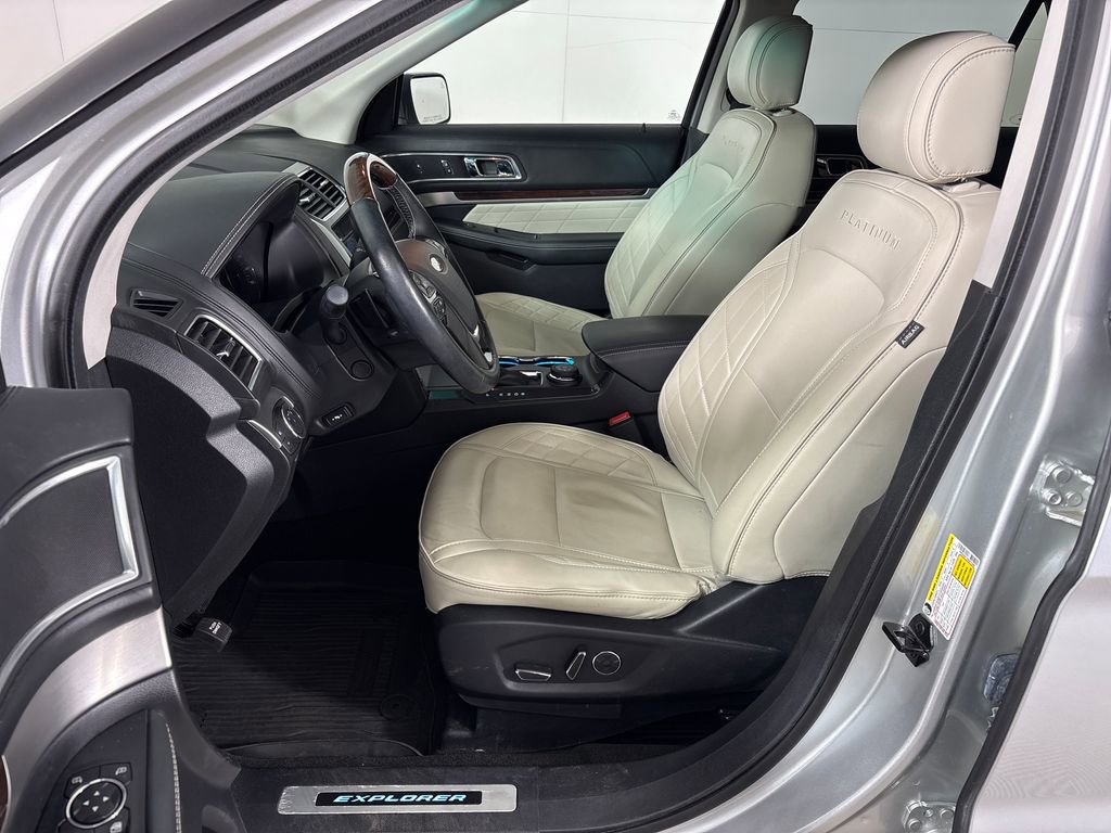 Used 2017 Ford Explorer Platinum image 32