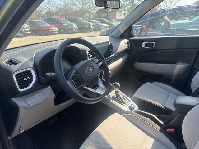 Used 2023 Hyundai Venue SEL image 13