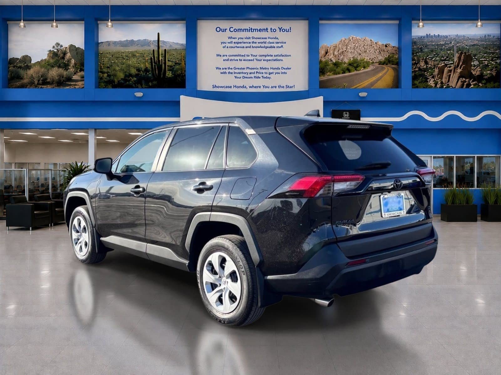 Used 2024 Toyota RAV4 LE FWD image 5