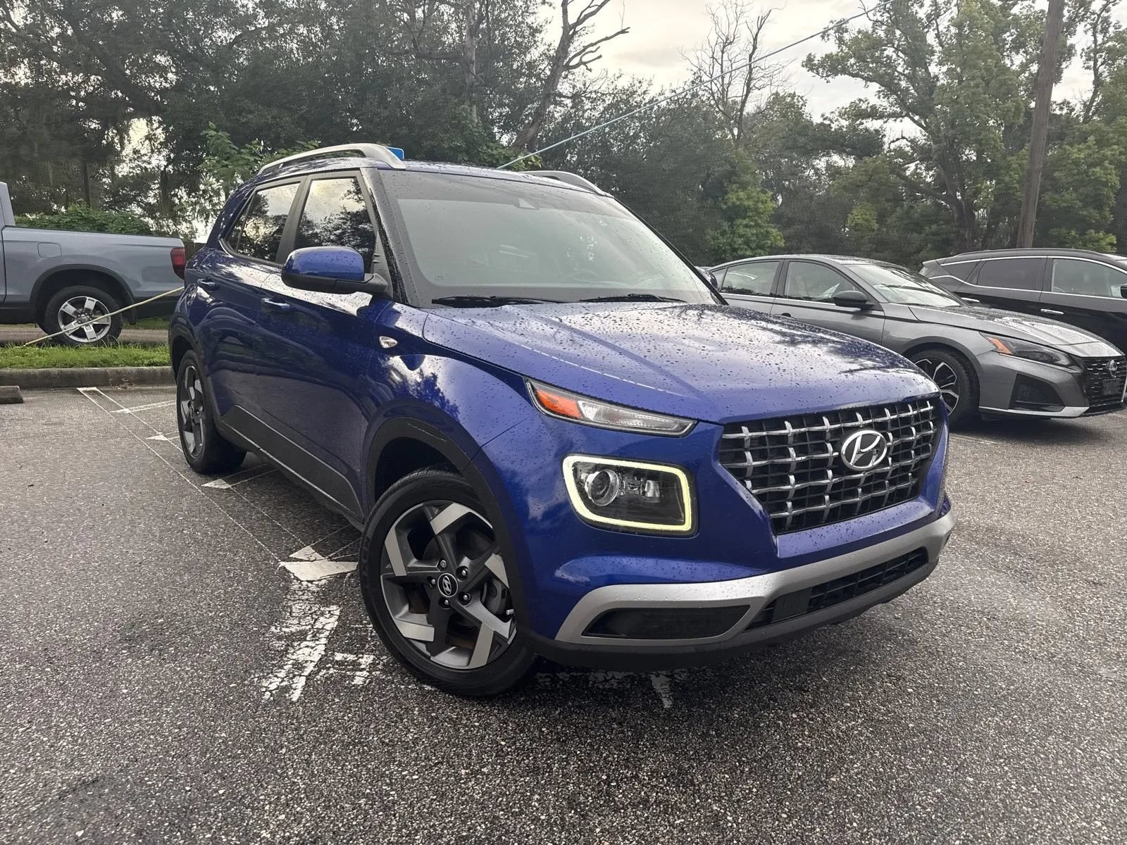 Used 2022 Hyundai Venue Limited FWD image 6