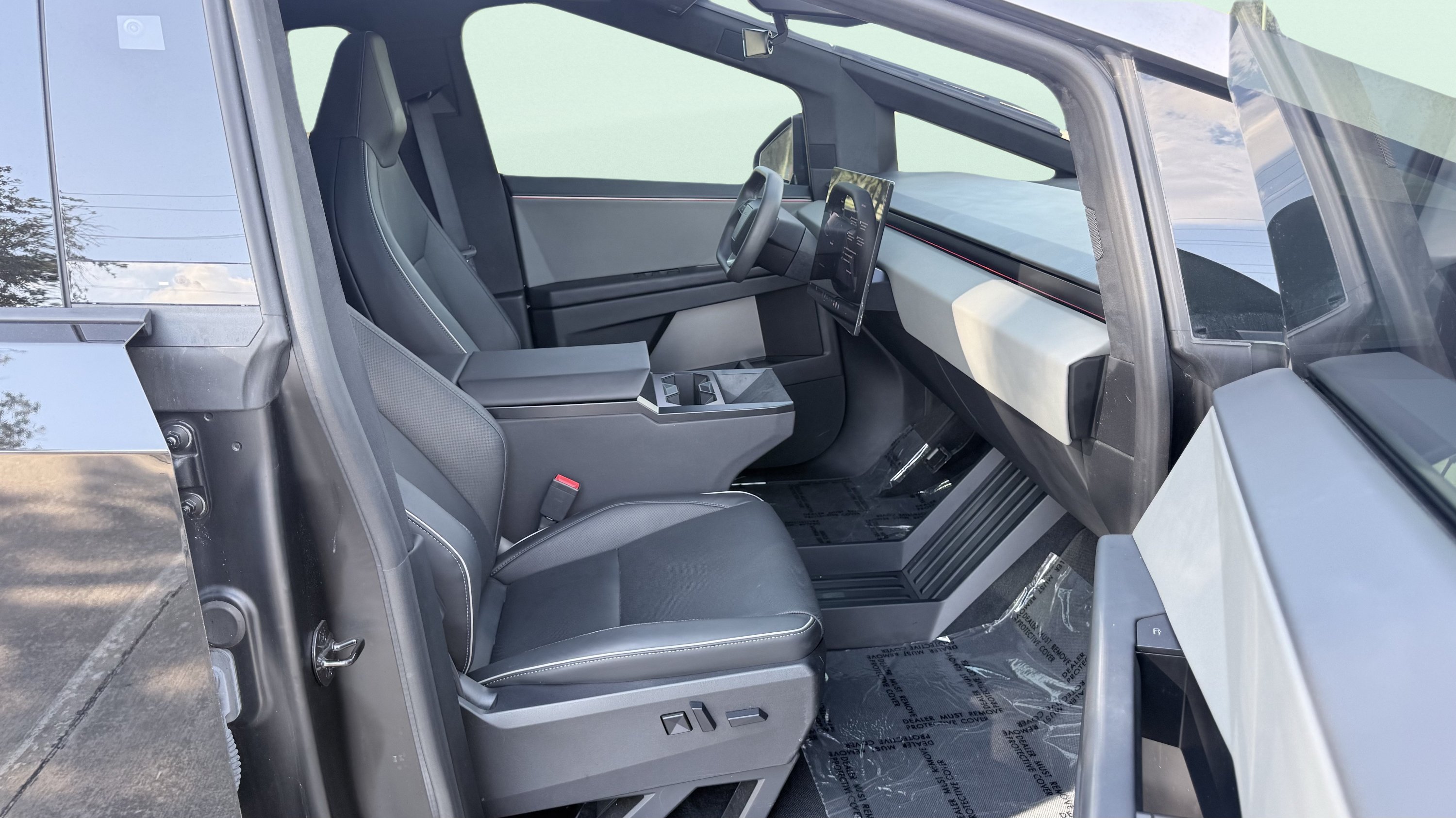 Used 2024 Tesla Cybertruck AWD Crew Cab image 39