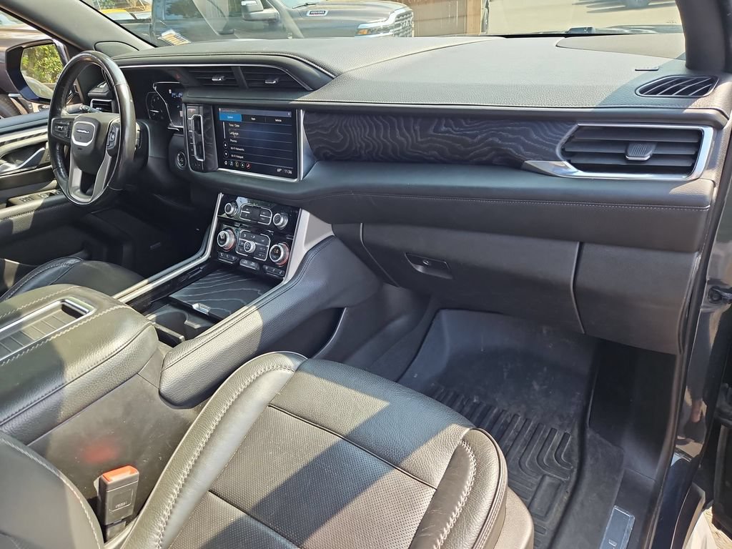 Used 2021 GMC Yukon XL Denali w/ Advanced Technology Package AWD/4WD image 17