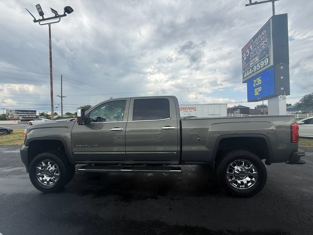 Used 2018 GMC Sierra 2500 Denali w/ Duramax Plus Package AWD/4WD image 7